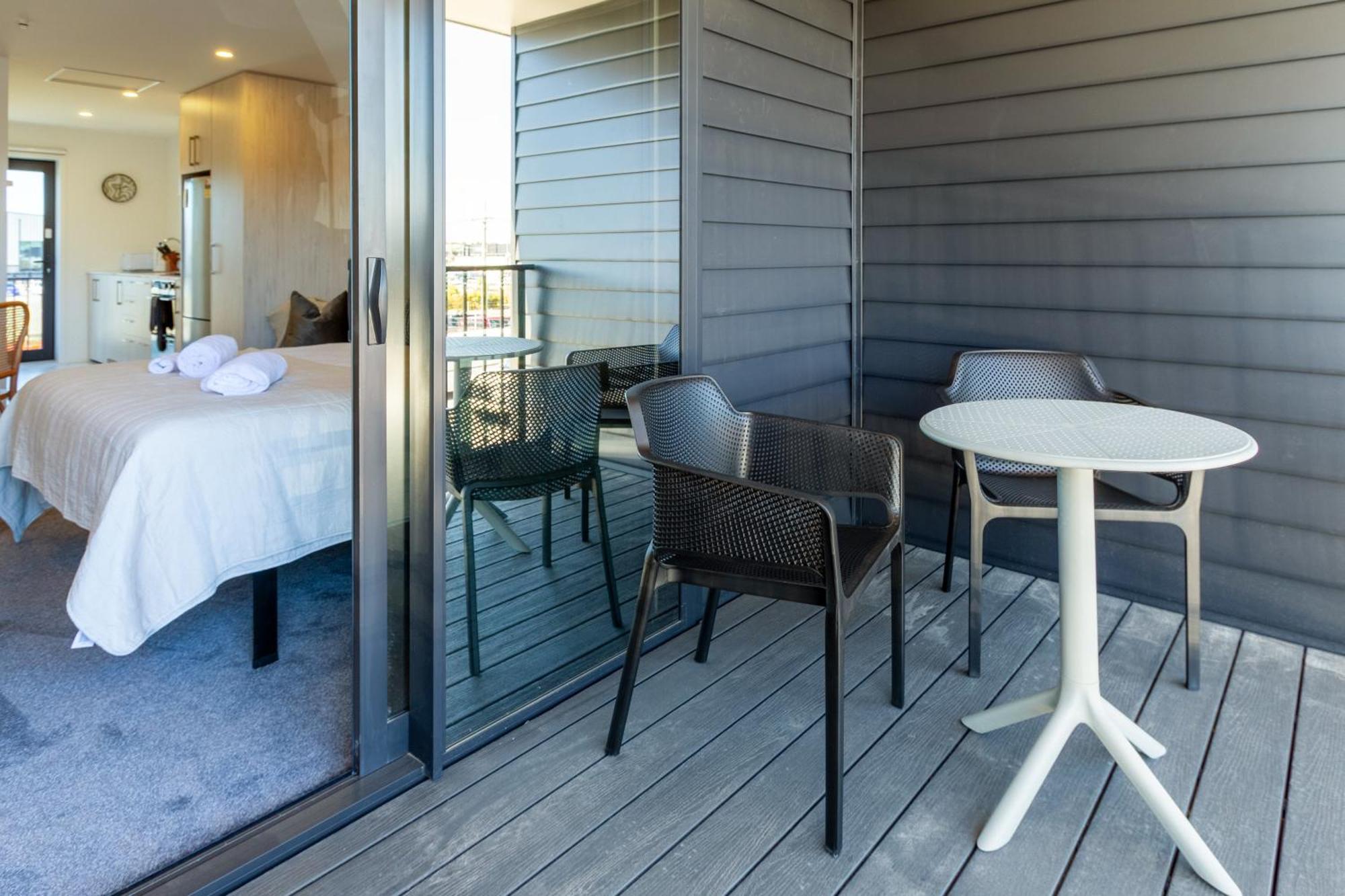 Explore From 8 Wilmer: Upper Level Cozy Studio Christchurch Exterior photo